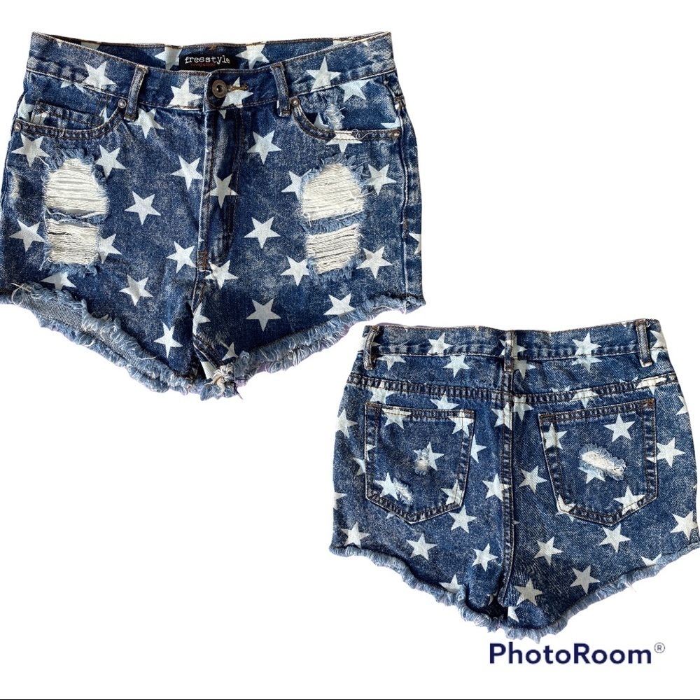 Size 5. Shorts.​